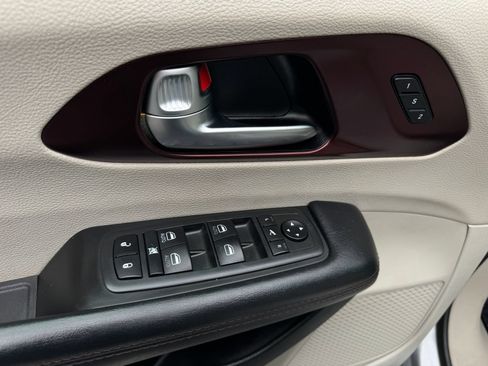 Used 2020 Chrysler Pacifica Limited FWD image 14