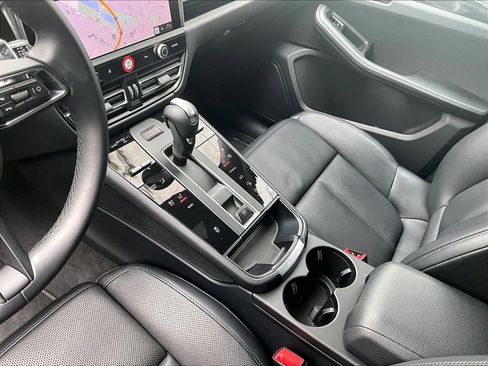 Certified 2025 Porsche Macan AWD/4WD image 20