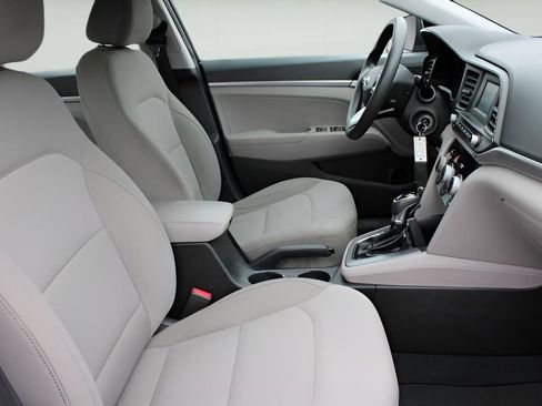 Used 2019 Hyundai Elantra SE image 24