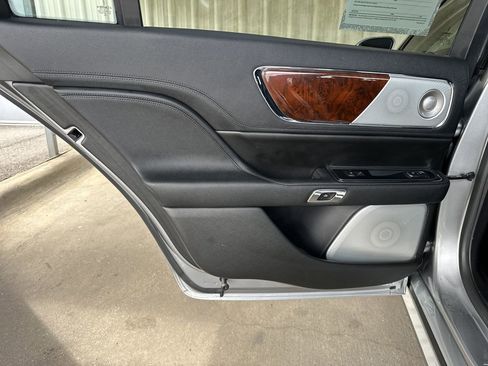 Used 2020 Lincoln Continental Reserve w/ Luxury Package image 27