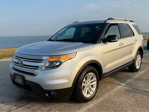 Used 2013 Ford Explorer XLT FWD image 1