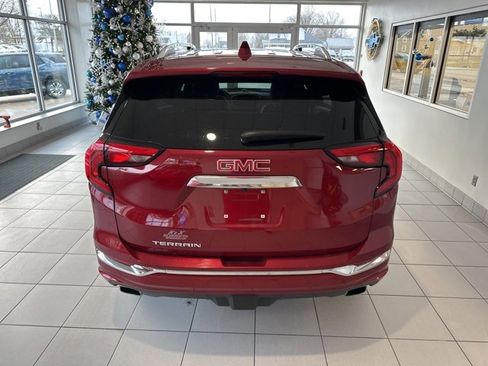 Used 2018 GMC Terrain Denali w/ Advanced Safety Package image 5