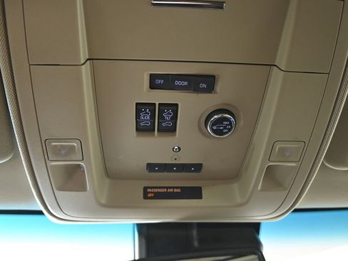 Used 2019 Chevrolet Tahoe Premier AWD/4WD image 37