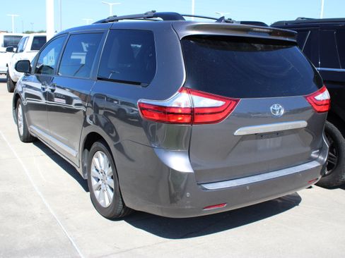 Used 2016 Toyota Sienna Limited Premium FWD image 6