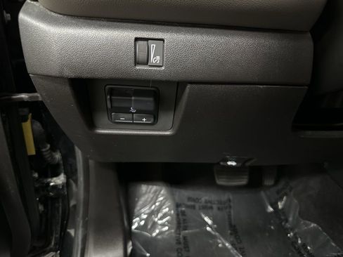 Used 2024 Chevrolet Colorado ZR2 w/ ZR2 Convenience Package III AWD/4WD image 33