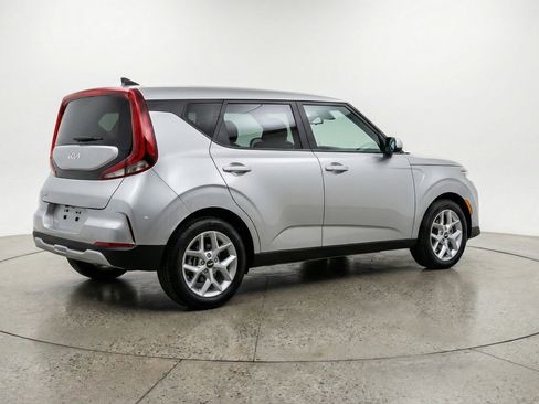 Used 2025 Kia Soul LX w/ LX Technology Package FWD image 9