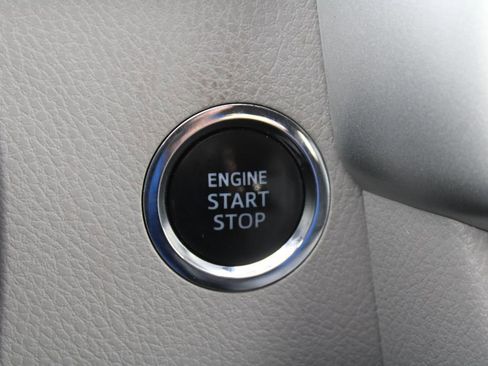 Used 2019 Toyota Highlander AWD V6 image 37