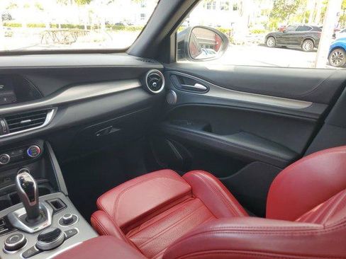 Used 2022 Alfa Romeo Stelvio Veloce AWD/4WD image 17