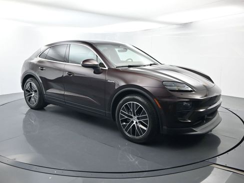 Used 2025 Porsche Macan 4 Electric image 17