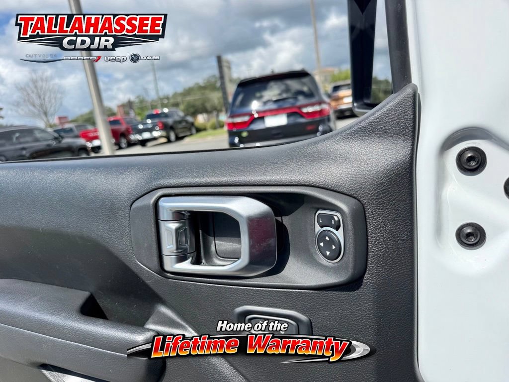 Used 2025 Jeep Gladiator Mojave AWD/4WD image 19