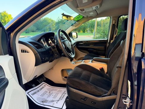 Used 2014 Dodge Grand Caravan SXT FWD image 9
