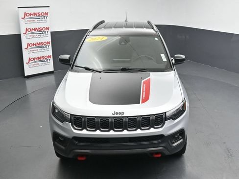 Used 2024 Jeep Compass Trailhawk AWD/4WD image 30