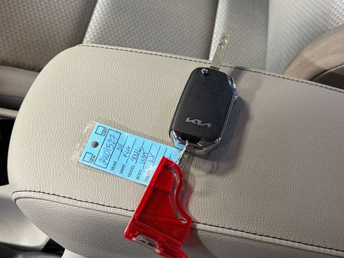 Certified 2024 Kia Soul LX FWD image 32