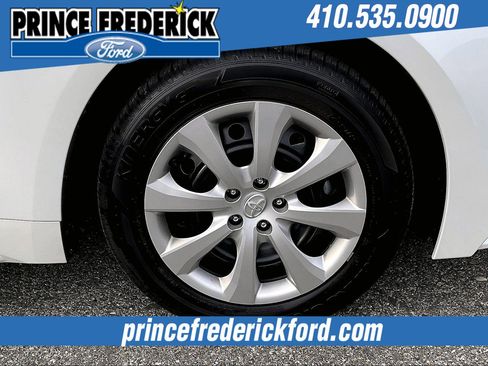 Used 2025 Toyota Corolla LE image 9