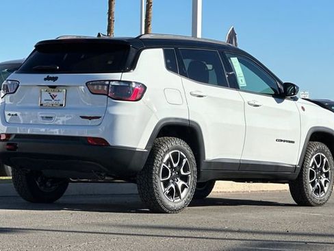 New 2026 Jeep Compass Trailhawk w/ Sun, Sound & Navigation Group AWD/4WD image 9
