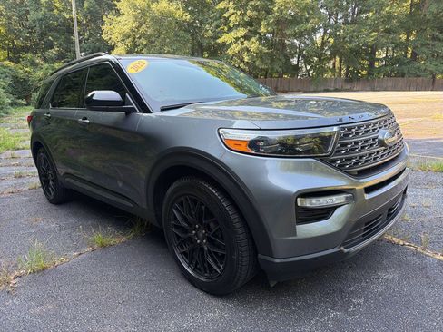 Used 2022 Ford Explorer XLT w/ Equipment Group 202A RWD image 10