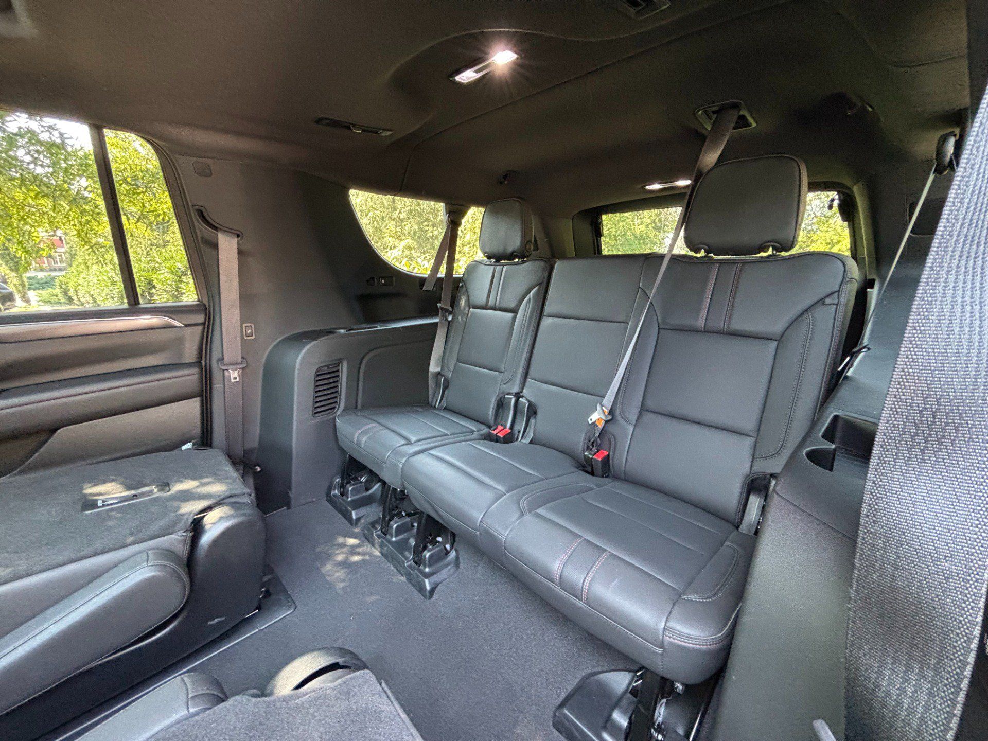 Used 2023 Chevrolet Suburban RST w/ Sport Performance Package AWD/4WD image 34