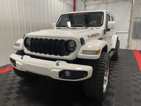 Used 2024 Jeep Wrangler High Altitude AWD/4WD image 12