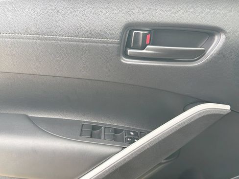 Used 2025 Toyota Corolla Cross LE FWD image 29
