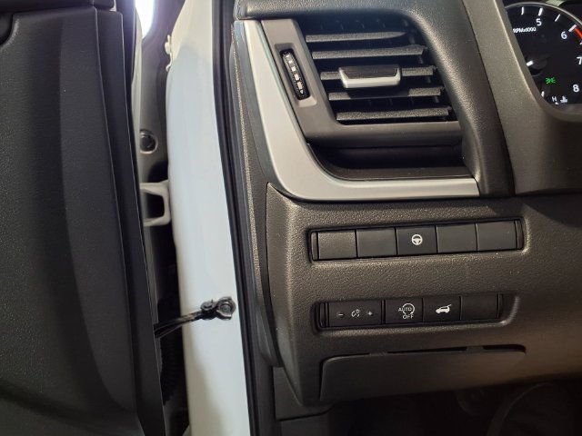Used 2025 Nissan Rogue SV FWD image 15