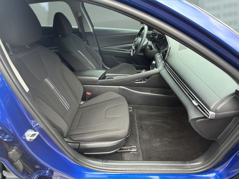 Used 2023 Hyundai Elantra SEL w/ Convenience Package FWD image 18