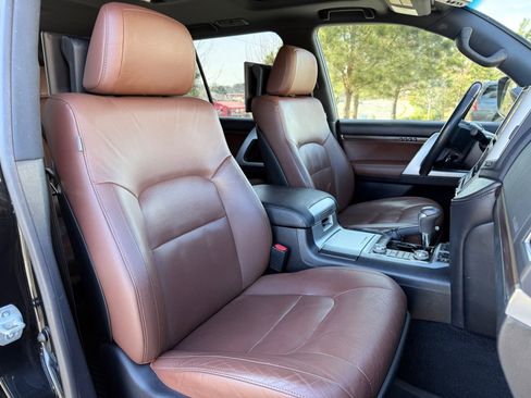 Used 2017 Toyota Land Cruiser image 36