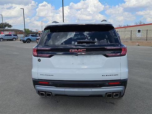 Used 2025 GMC Acadia Elevation image 4