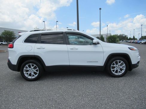 Used 2014 Jeep Cherokee Latitude w/ Comfort/Convenience Group FWD image 2
