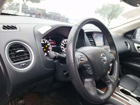 Used 2020 Nissan Pathfinder Platinum image 14