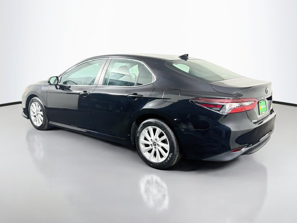 Used 2021 Toyota Camry LE FWD image 7