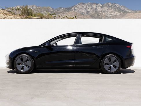 Used 2021 Tesla Model 3 Standard Range Plus RWD image 2