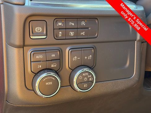 Used 2025 Chevrolet Suburban Premier AWD/4WD image 21