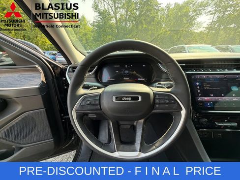 Used 2023 Jeep Grand Cherokee L Limited AWD/4WD image 19