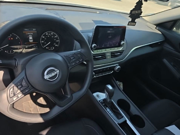 Used 2025 Nissan Altima 2.5 S FWD image 9