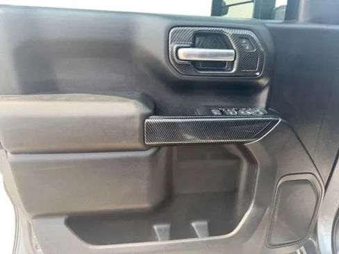 Used 2019 Chevrolet Silverado 1500 Custom w/ Custom Convenience Package AWD/4WD image 12