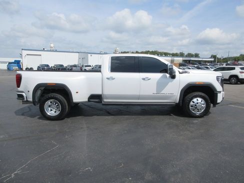 Used 2024 GMC Sierra 3500 Denali Ultimate AWD/4WD image 5