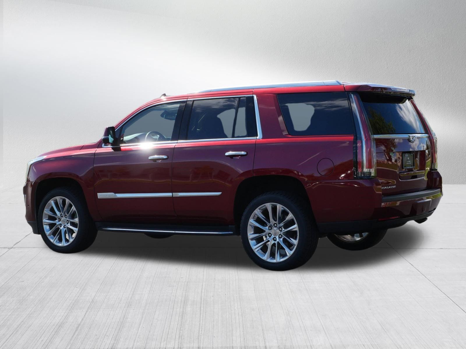 Used 2017 Cadillac Escalade Luxury AWD/4WD image 4