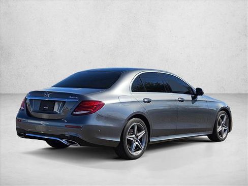 Used 2020 Mercedes-Benz E 350 4MATIC Sedan image 5