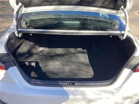 Used 2025 Toyota Camry SE image 8