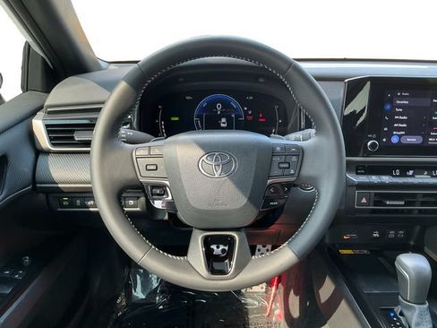 Used 2025 Toyota Camry SE w/ Convenience Package FWD image 13