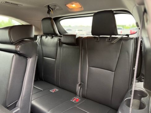 Used 2021 Toyota Highlander XLE AWD/4WD image 5