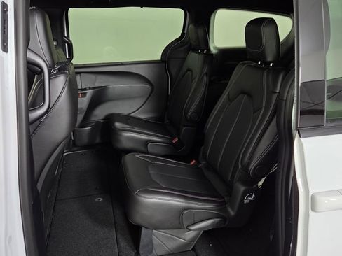 New 2026 Chrysler Pacifica Select FWD image 27