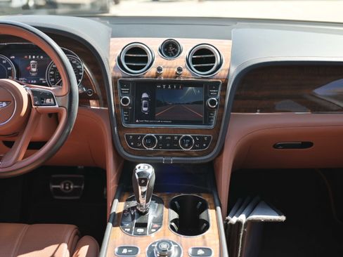 Used 2018 Bentley Bentayga image 7