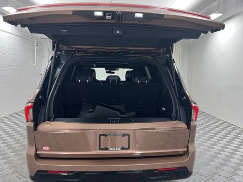 Used 2025 Lincoln Navigator Black Label AWD/4WD image 8