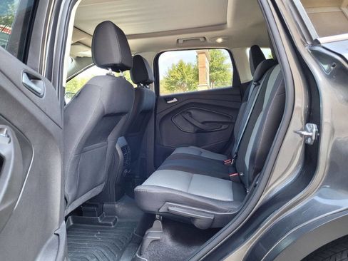 Used 2017 Ford Escape SE image 5