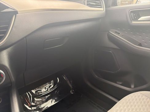 Used 2020 Ford Escape SE image 22