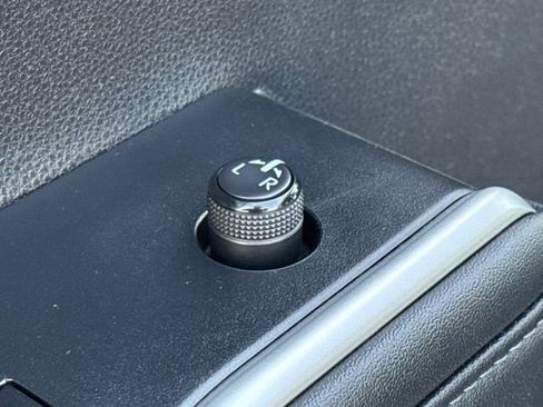 Used 2024 Toyota Highlander XLE image 23