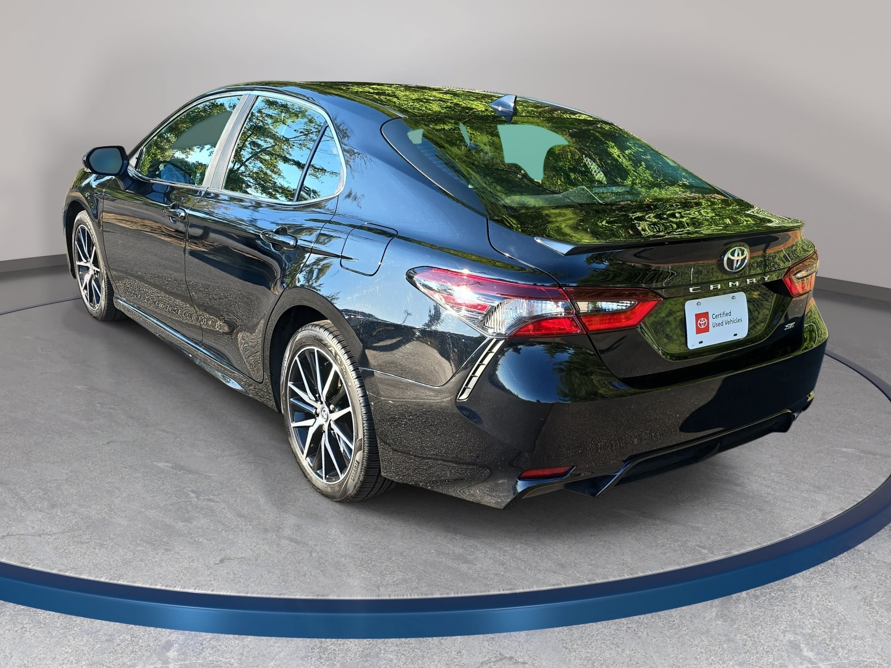 Used 2024 Toyota Camry SE w/ Convenience Package FWD image 7