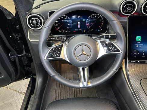 Used 2025 Mercedes-Benz GLC 300 4MATIC image 27