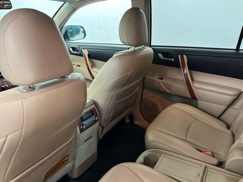 Used 2013 Toyota Highlander Limited AWD/4WD image 16
